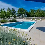 Antonia, A Beautiful Pool In A Large 1900 Sqm Garden