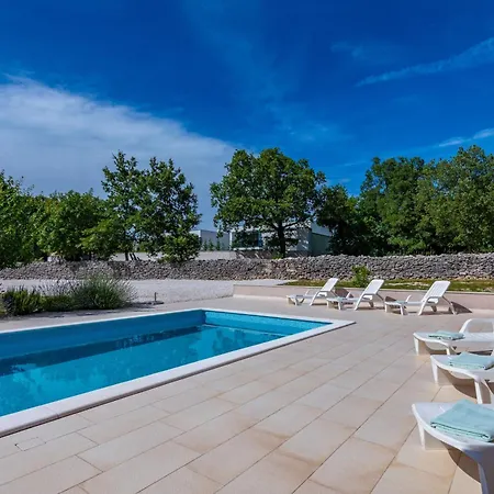 Antonia, A Beautiful Pool In A Large 1900 Sqm Garden