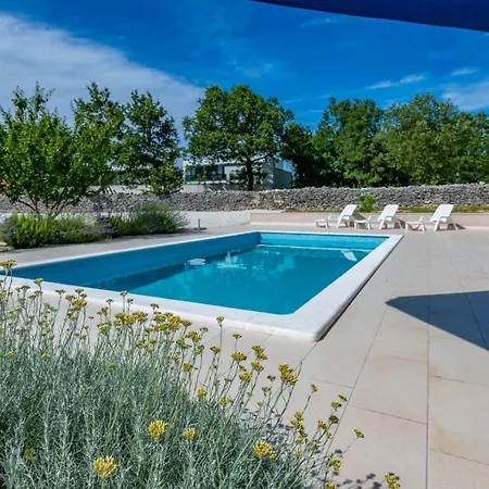Antonia, A Beautiful Pool In A Large 1900 Sqm Garden