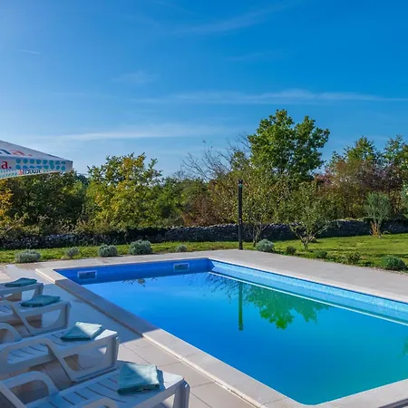 Antonia, A Beautiful Pool In A Large 1900 Sqm Garden Modrusani