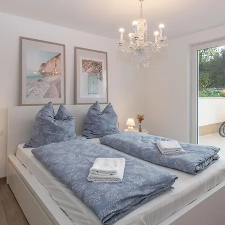 Antonia, A Beautiful Pool In A Large 1900 Sqm Garden Modrusani