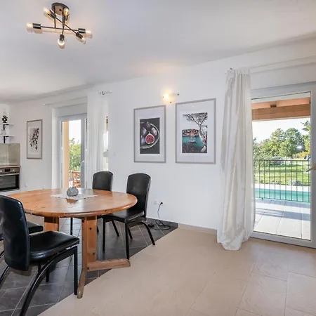 Antonia, A Beautiful Pool In A Large 1900 Sqm Garden Dom wakacyjny