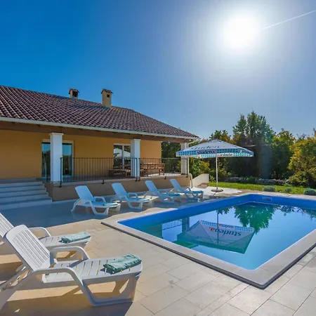 Antonia, A Beautiful Pool In A Large 1900 Sqm Garden