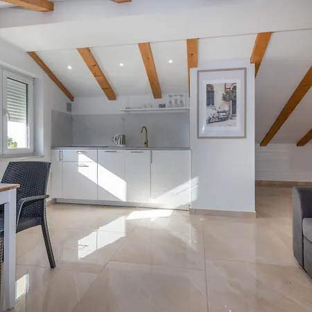 Antonia, A Beautiful Pool In A Large 1900 Sqm Garden * Modrusani
