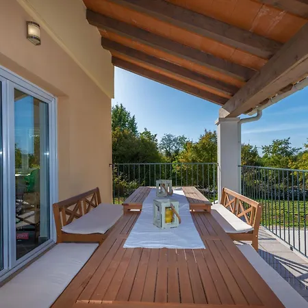 Antonia, A Beautiful Pool In A Large 1900 Sqm Garden Holiday home Modrusani