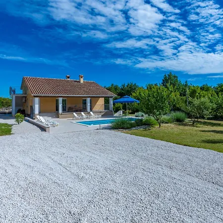 Holiday home Antonia, A Beautiful Pool In A Large 1900 Sqm Garden