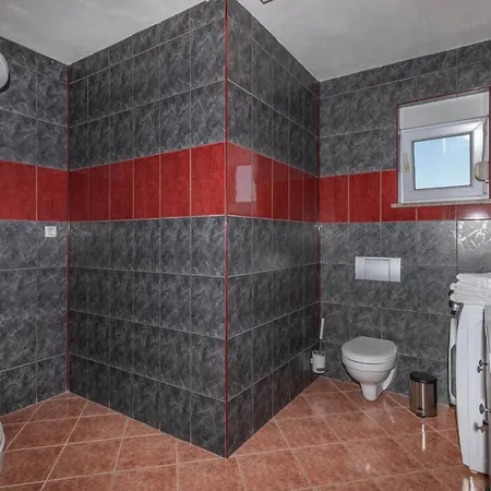 Antonia, A Beautiful Pool In A Large 1900 Sqm Garden Holiday home *